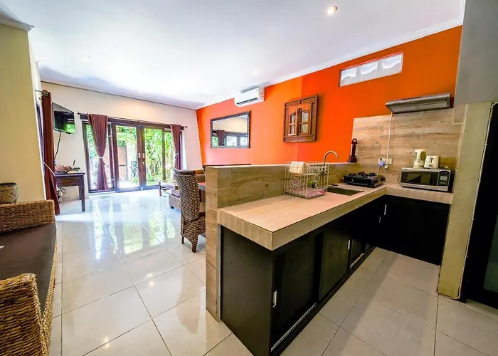 Dewi - - 6 Bedroom - Great Location Villa Legian (Bali)