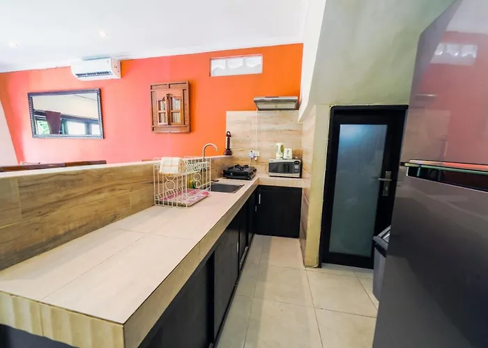 Dewi - - 6 Bedroom - Great Location *