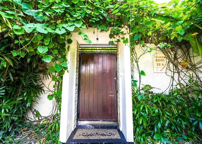 Villa Dewi - - 6 Bedroom - Great Location Legian (Bali)