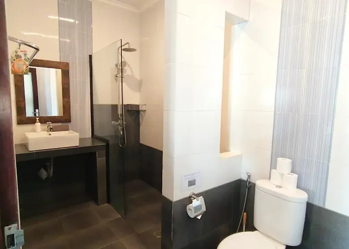 Dewi - - 6 Bedroom - Great Location Legian (Bali)