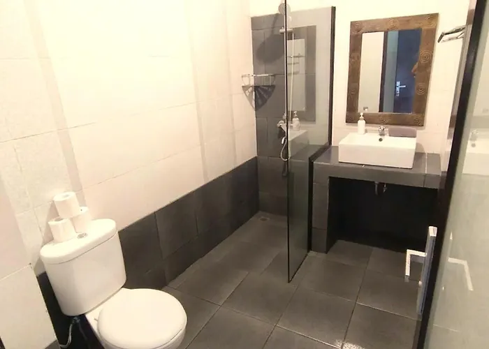 Dewi - - 6 Bedroom - Great Location * Legian (Bali)