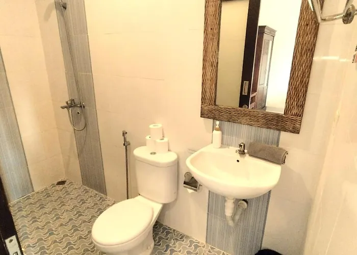 Villa Dewi - - 6 Bedroom - Great Location Legian (Bali)